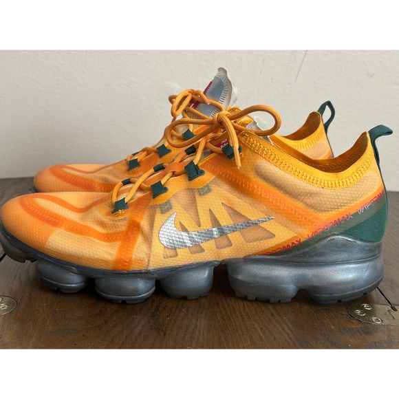 Other - Nike Air Vapor Max Plus Shoes Men's Size 10.5 Orange low top sneakers AR6631-700